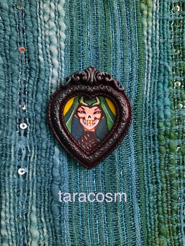 One-of-a-kind Rio Death heart magnet